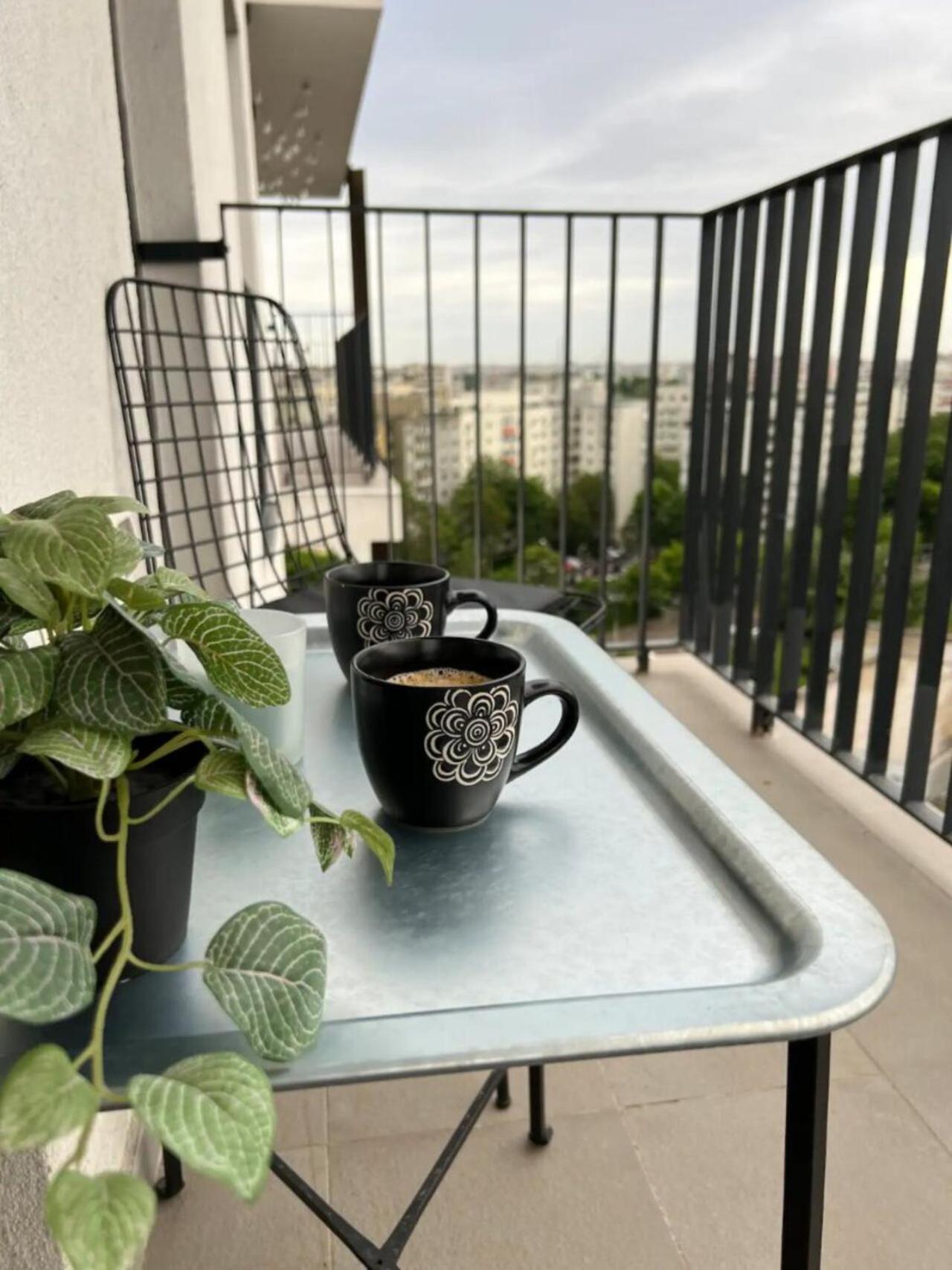 High-Rise Luxury Apartment With Free Parking Bukares Bagian luar foto