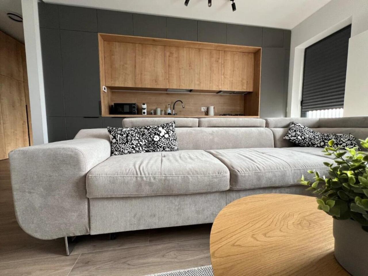 High-Rise Luxury Apartment With Free Parking Bukares Bagian luar foto