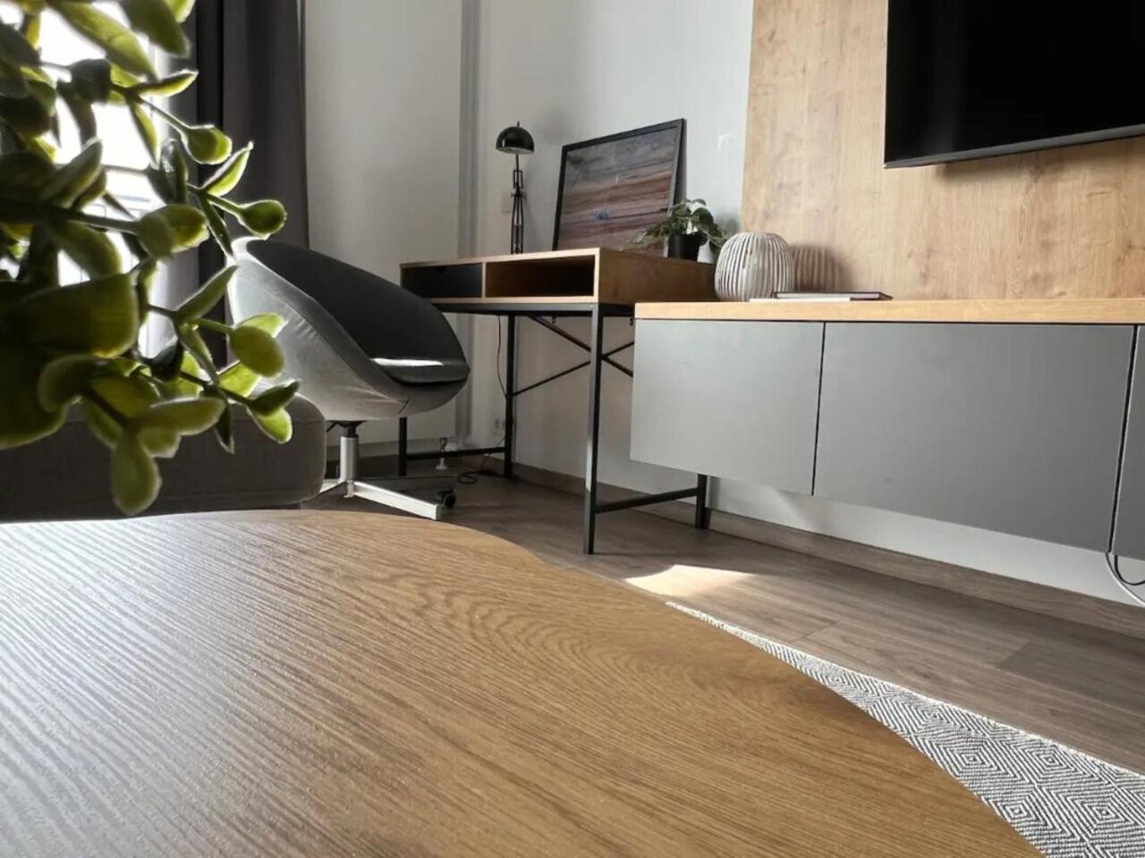 High-Rise Luxury Apartment With Free Parking Bukares Bagian luar foto