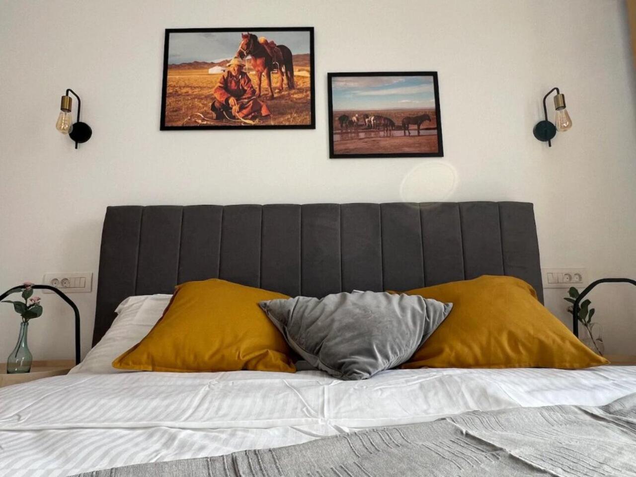 High-Rise Luxury Apartment With Free Parking Bukares Bagian luar foto