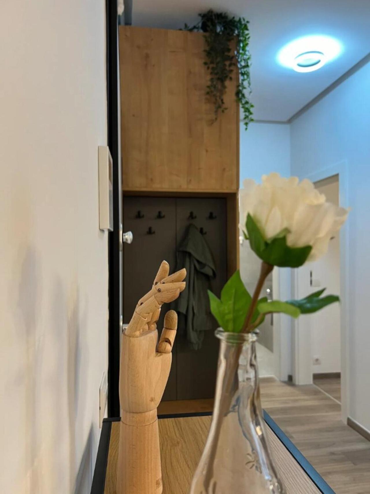 High-Rise Luxury Apartment With Free Parking Bukares Bagian luar foto