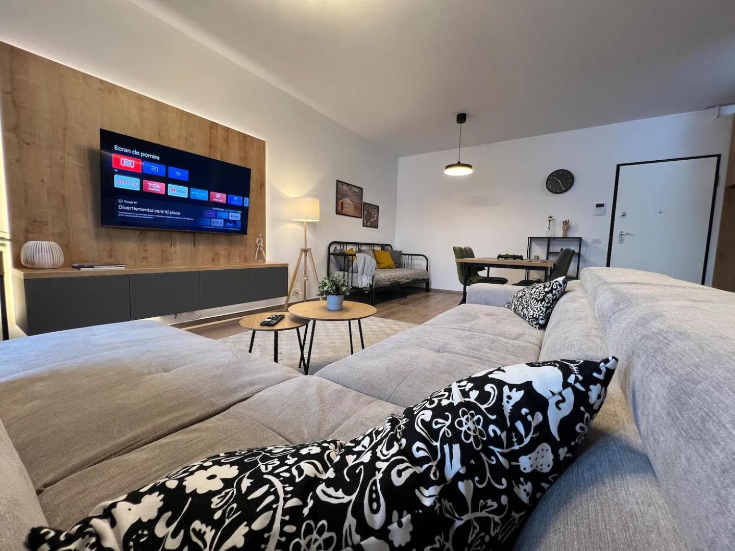 High-Rise Luxury Apartment With Free Parking Bukares Bagian luar foto
